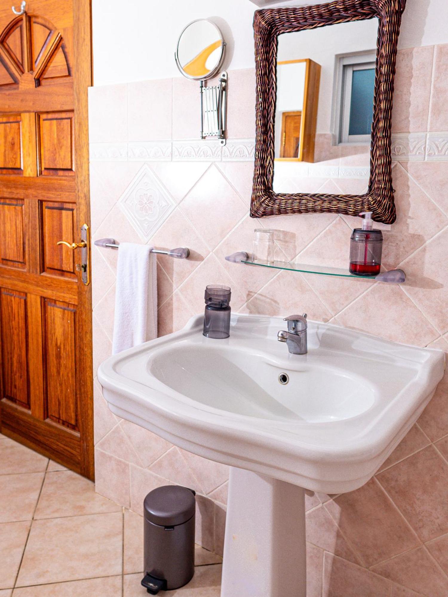 Bottle Palm Villa Victoria Εξωτερικό φωτογραφία